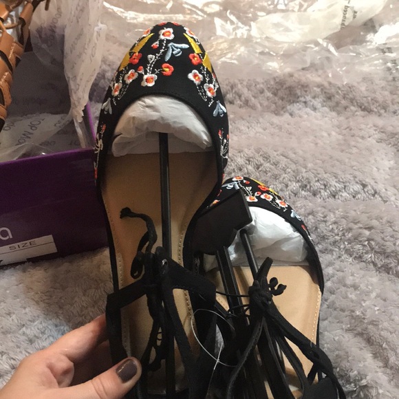 Shoes - Black flats with flowers
